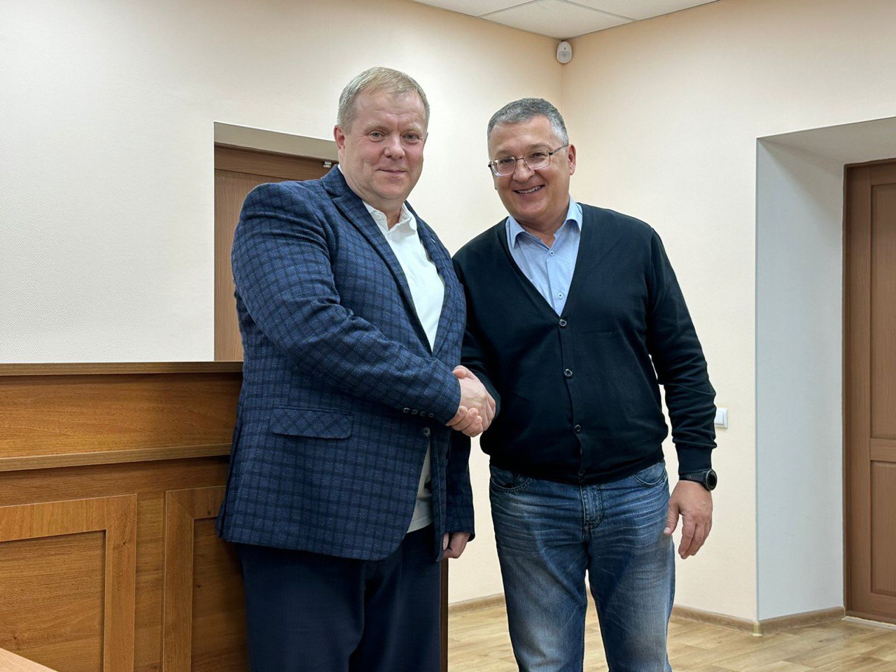Администратору Енисейского районного суда В.П. Русакову вручена ведомственная награда 3