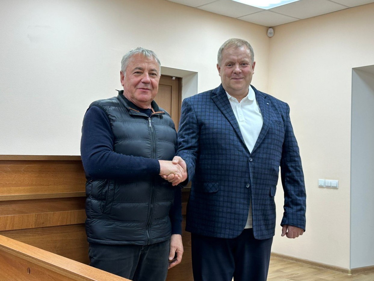 Администратору Енисейского районного суда В.П. Русакову вручена ведомственная награда 2
